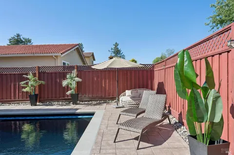 $1,049,000 | 112 Rose Petal Court, Petaluma, CA 94954