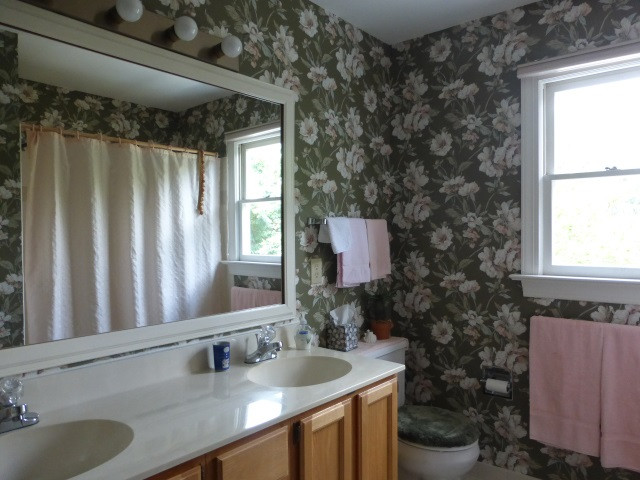 529 Watauga Street Raleigh, NC 27604 - Photo 17 of 24 The upstairs full bath.