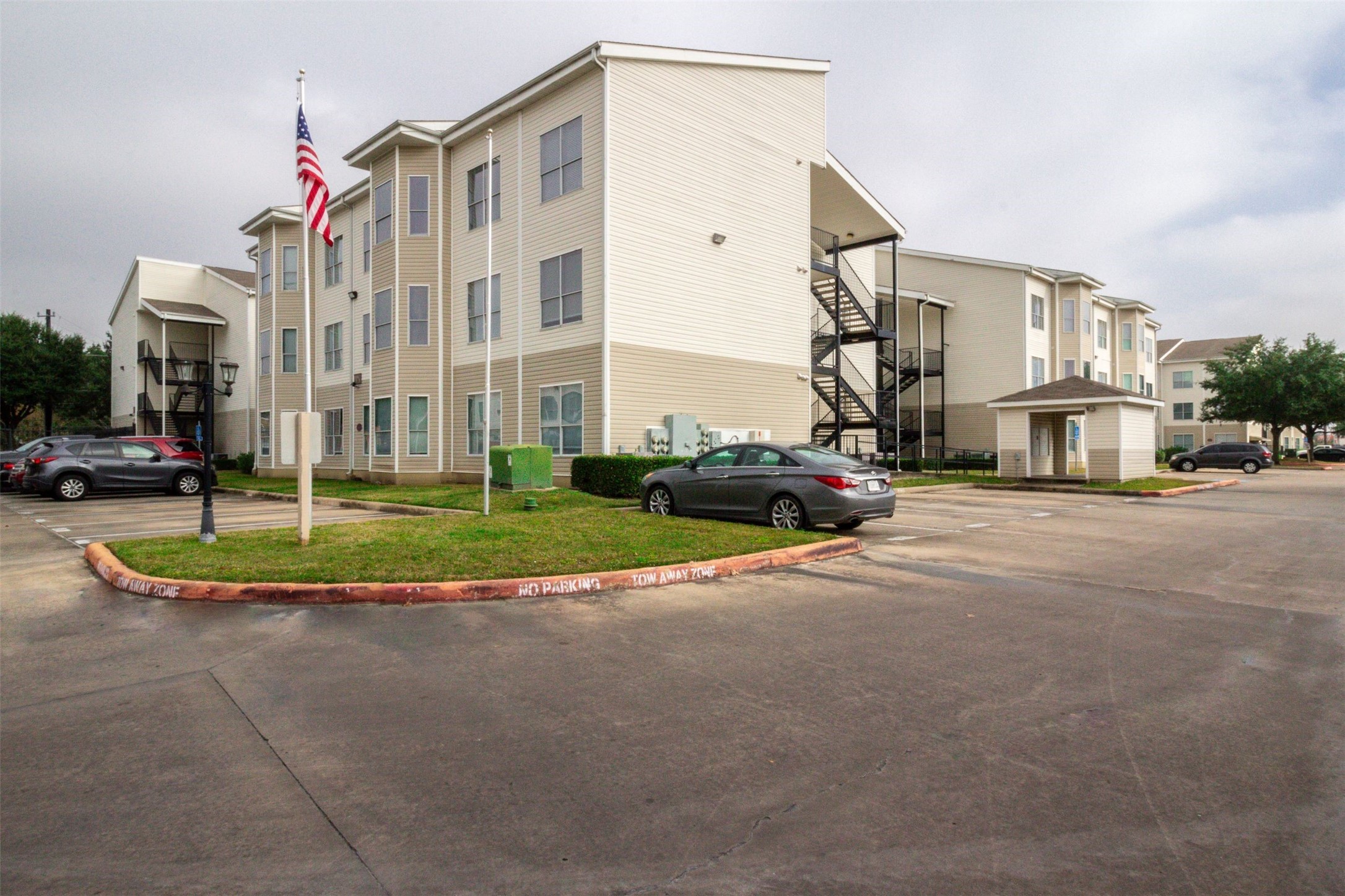 3560 Dixie Drive Houston, TX 77021 - Photo 10 of 11 a view of a building with a street