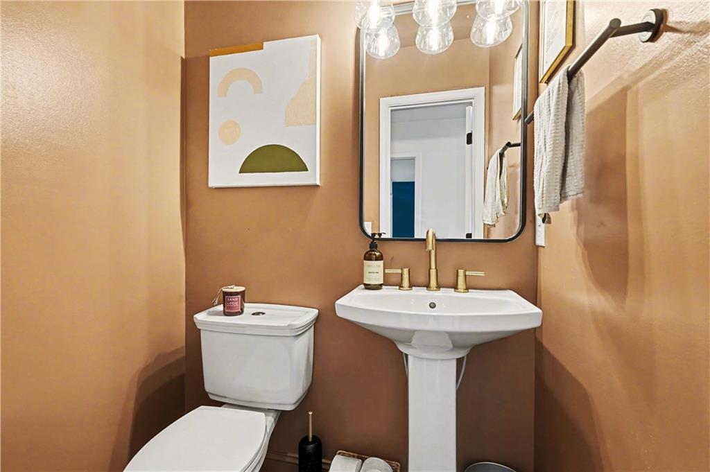 2435 Crestview Avenue Decatur, GA 30032 - Photo 13 of 32