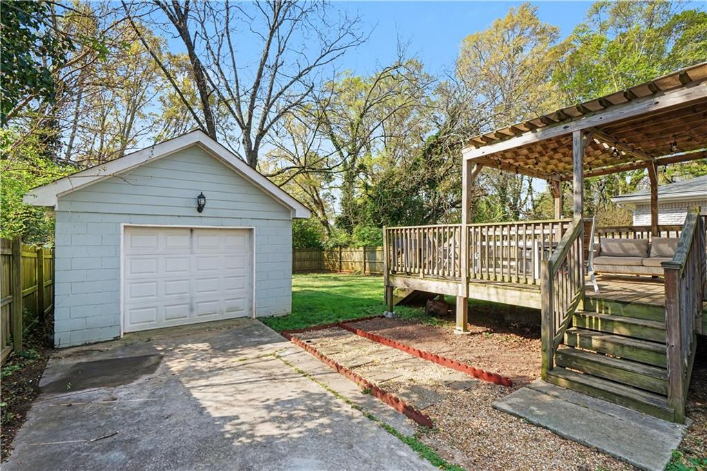 2435 Crestview Avenue Decatur, GA 30032 - Photo 29 of 32