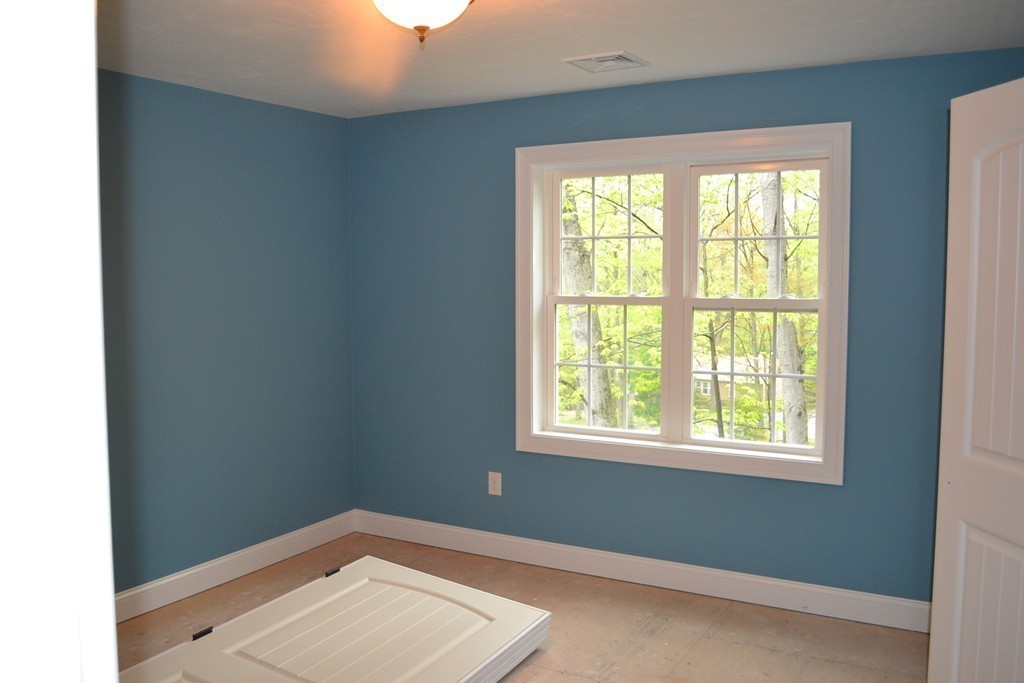 5 Aurora Street Worcester, MA 01607 - Photo 8 of 14 Gallery Image 8