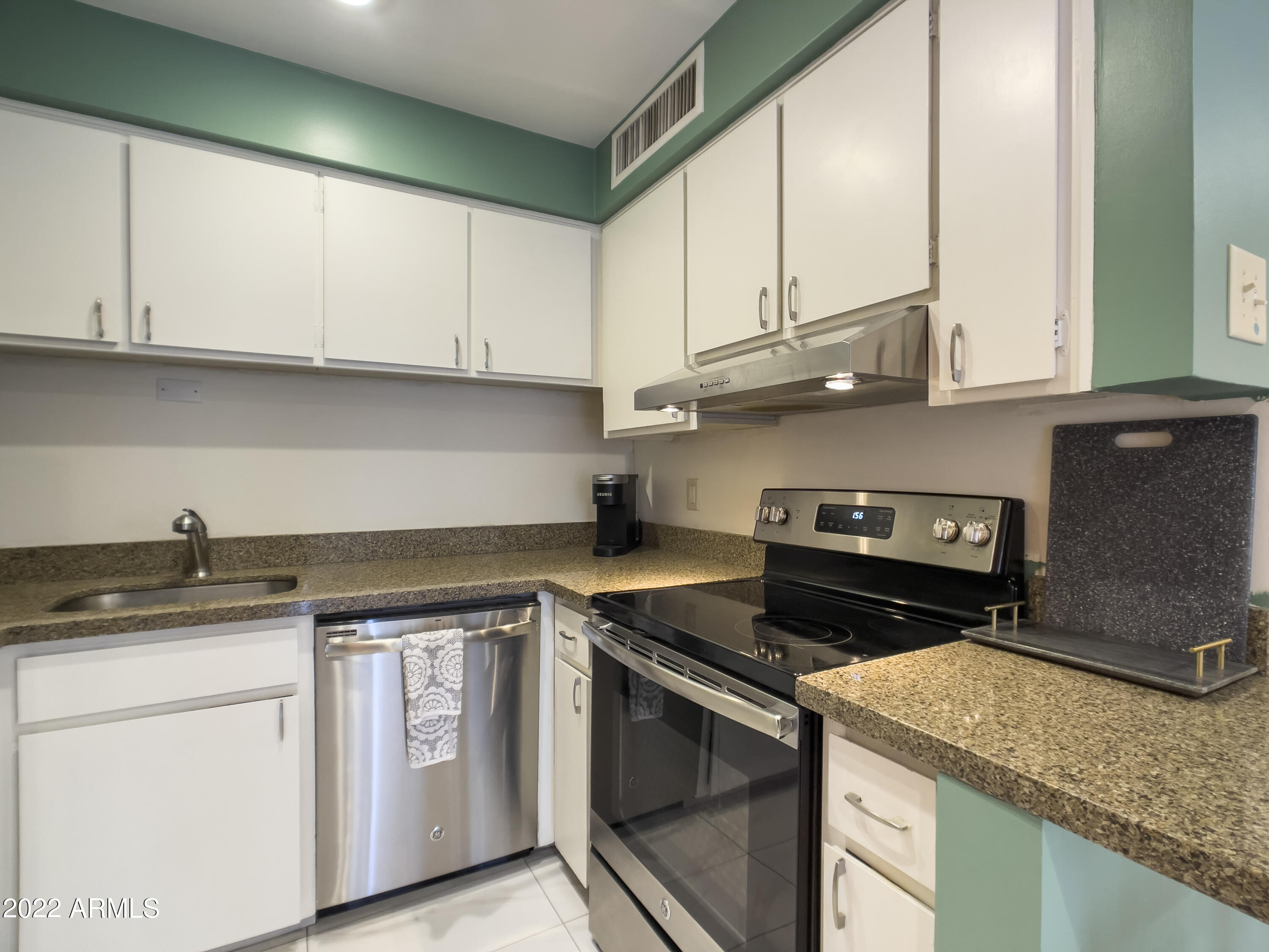 1016 East Osborn Road, Unit F Phoenix, AZ 85014 - Photo 5 of 21 IMG_2811