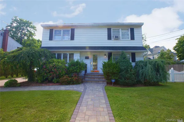 $3,050 | 8 Hallock Street, Unit 1, Farmingdale, NY 11735
