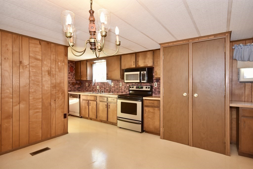 20 Roosevelt Ridge Carver, MA 02330 - Photo 6 of 24 Gallery Image 6