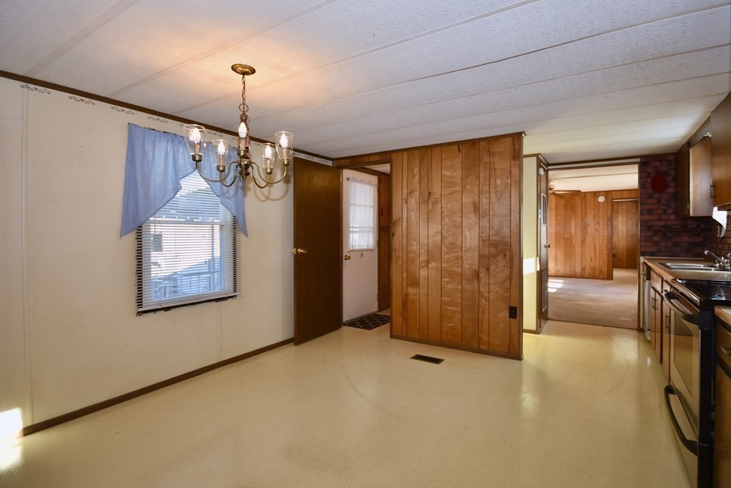 20 Roosevelt Ridge Carver, MA 02330 - Photo 8 of 24 Gallery Image 8
