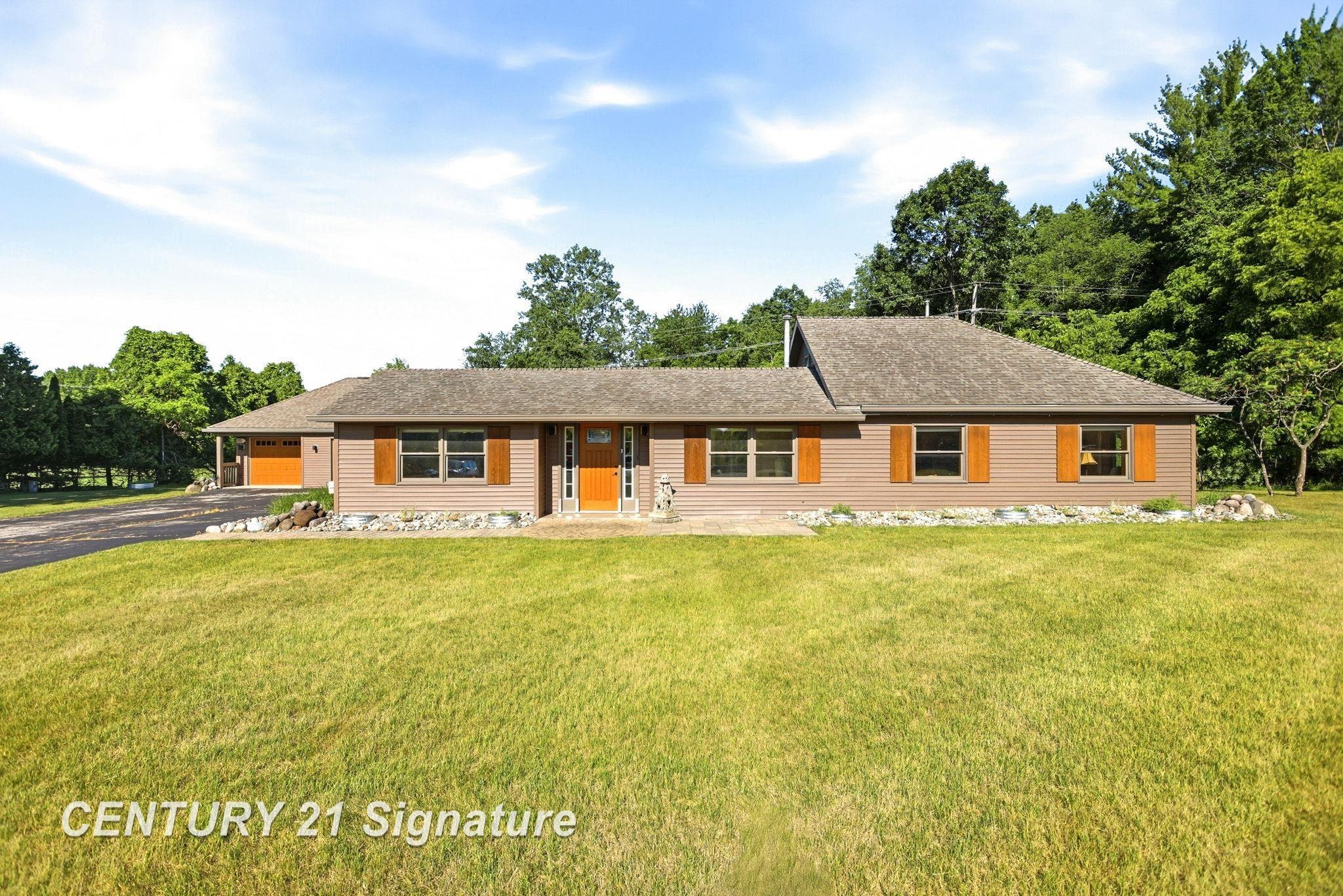 4065 North River Road Freeland, MI 48623 - Photo 2 of 47