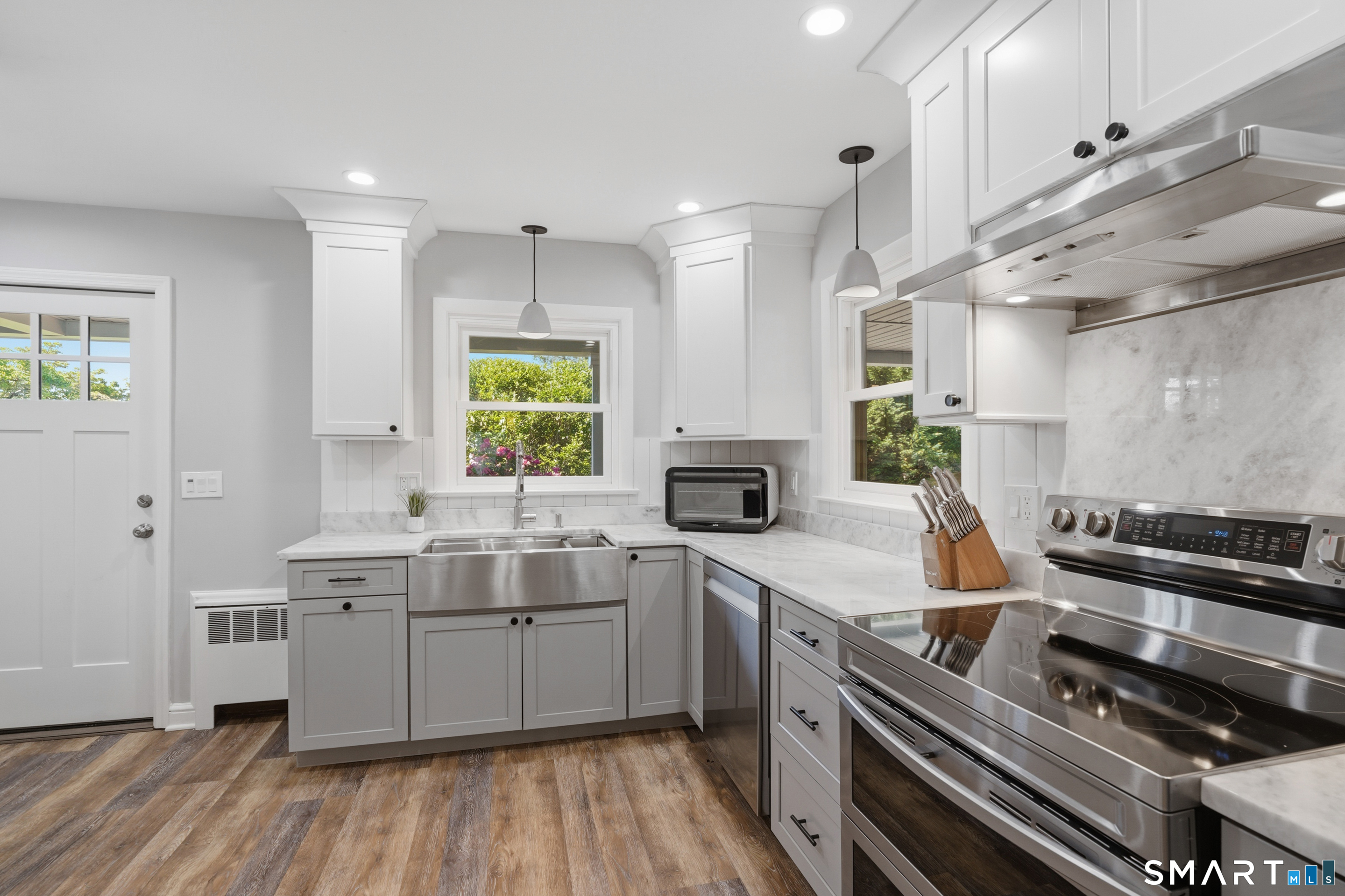 516 Stillwater Road Stamford, CT 06902 - Photo 6 of 37