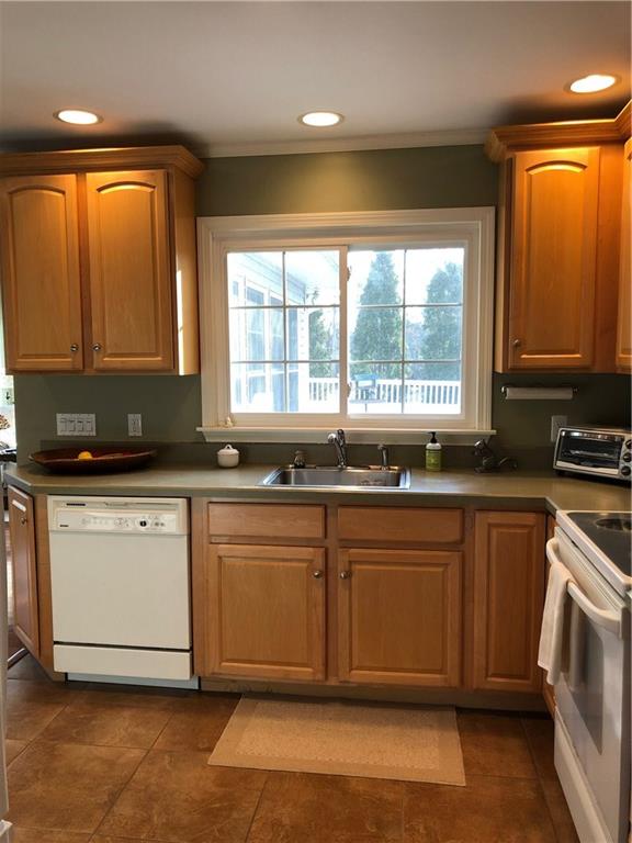 190 Spring Grove Avenue Warwick, RI 02889 - Photo 18 of 39 Gallery Image 18