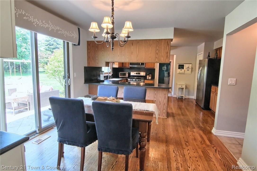 1339 Royal Crescent Street Rochester, MI 48306 - Photo 14 of 29 Breakfast_Nook_2nd_View.jpg