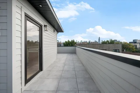 $1,599,900 | 529 North Hartland Court, Chicago, IL 60622