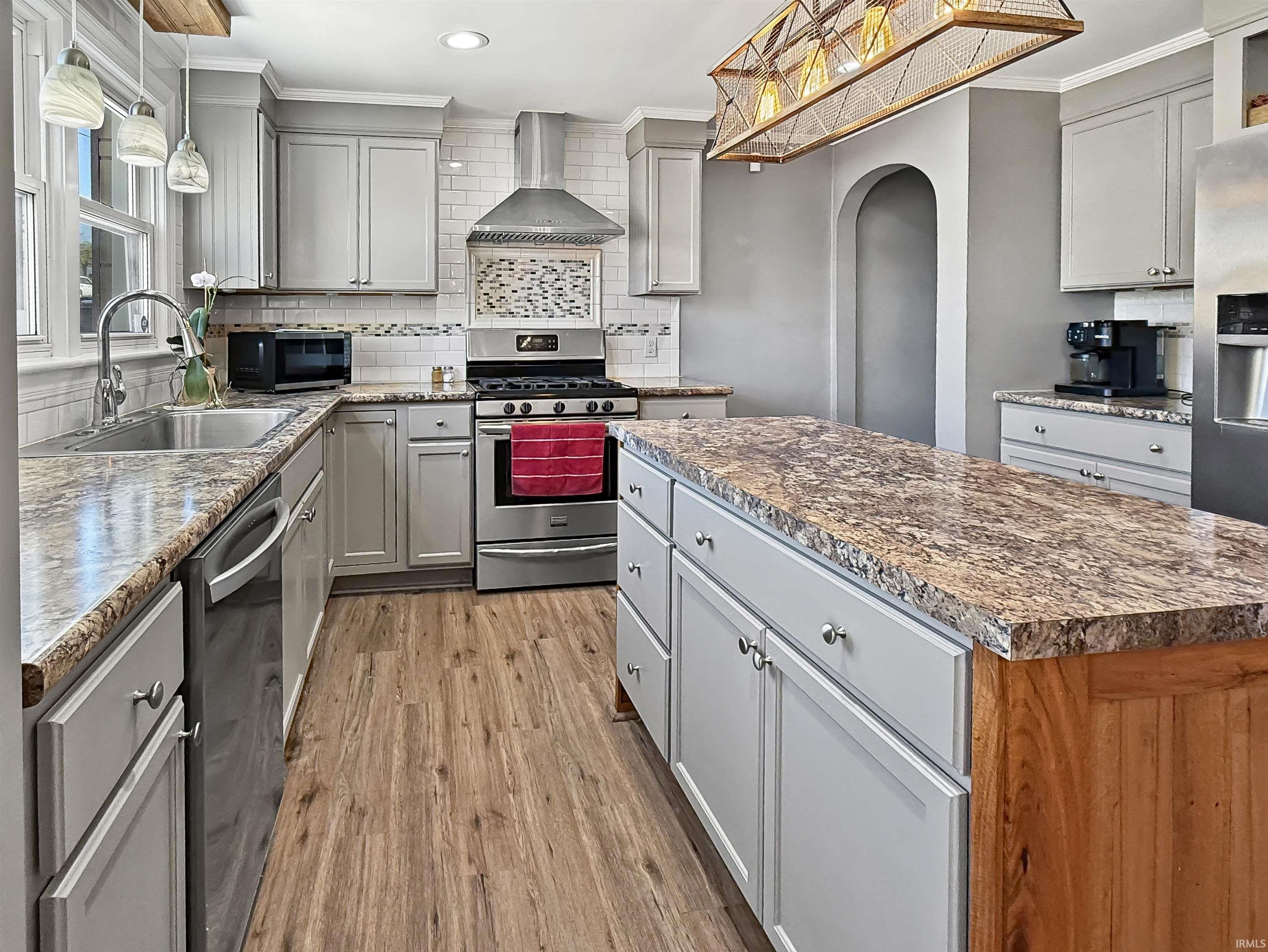 3307 North Newton Street Jasper, IN 47546 - Photo 9 of 31