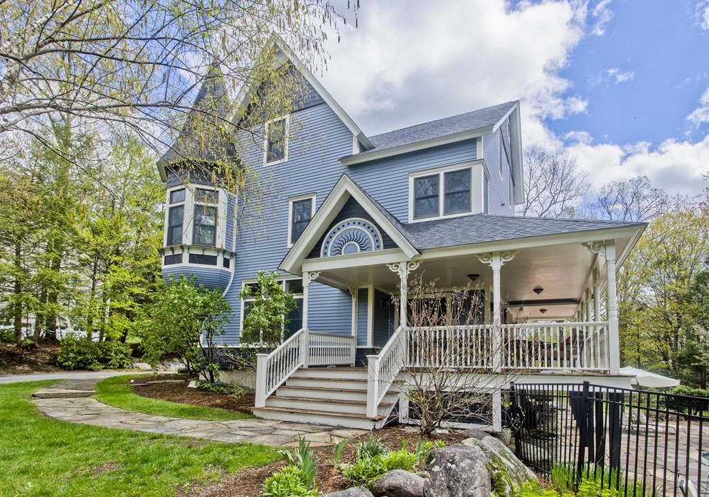 31 Rustlewood Ridge Northampton, MA 01062 - Photo 1 of 42 front view of a house with a small yard