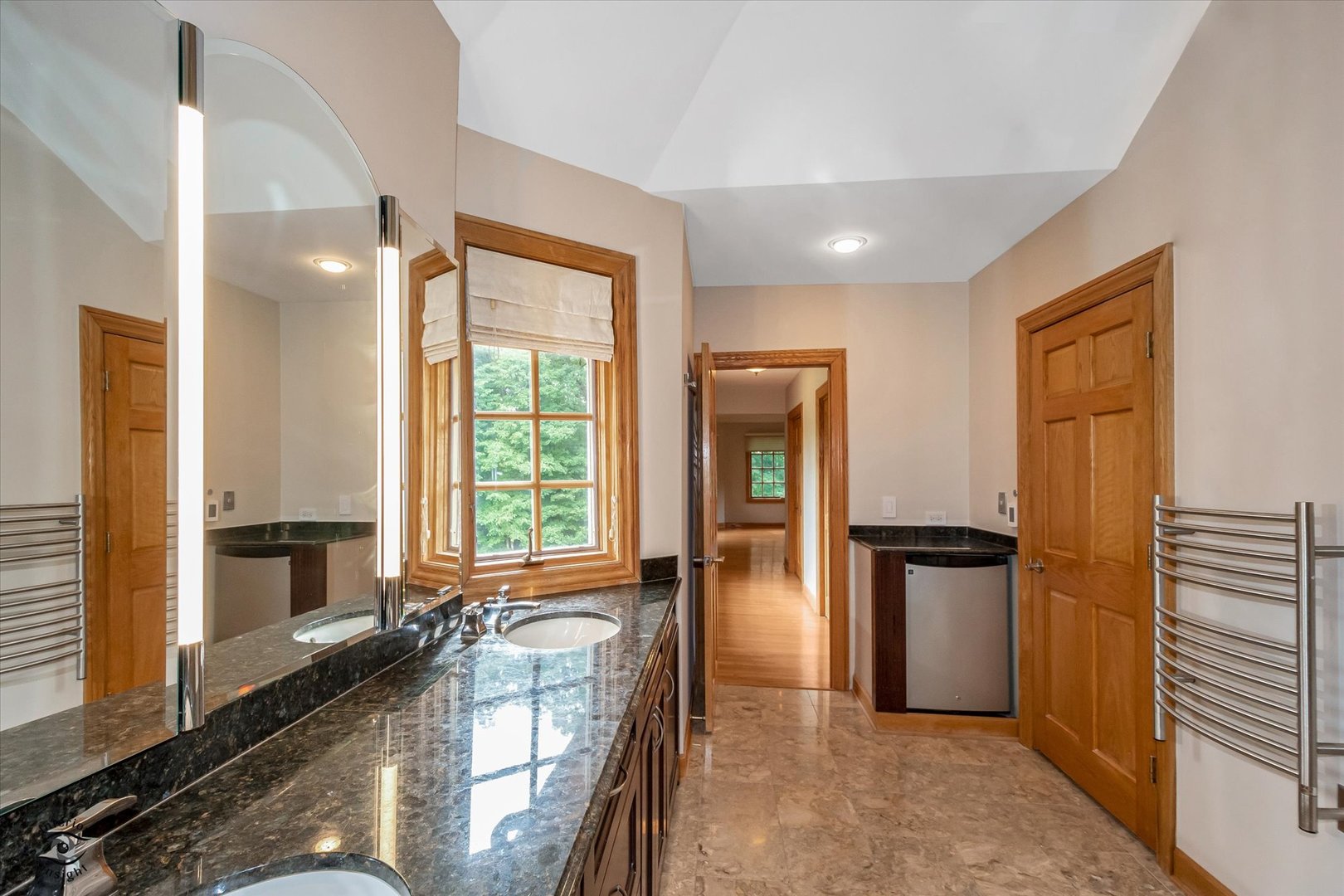 20841 Wolf Road Mokena, IL 60448 - Photo 32 of 40 a view of a living room and a window