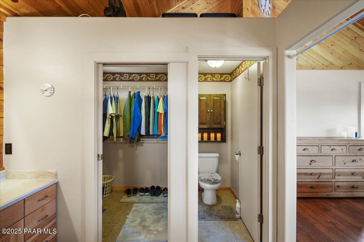 55200 Duffis Bluff Road Seligman, AZ 86337 - Photo 20 of 34 20-Master Closet