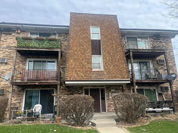 $160,000 | 7100 99th Street, Unit 204, Chicago Ridge, IL 60415