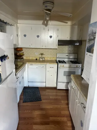 $160,000 | 7100 99th Street, Unit 204, Chicago Ridge, IL 60415