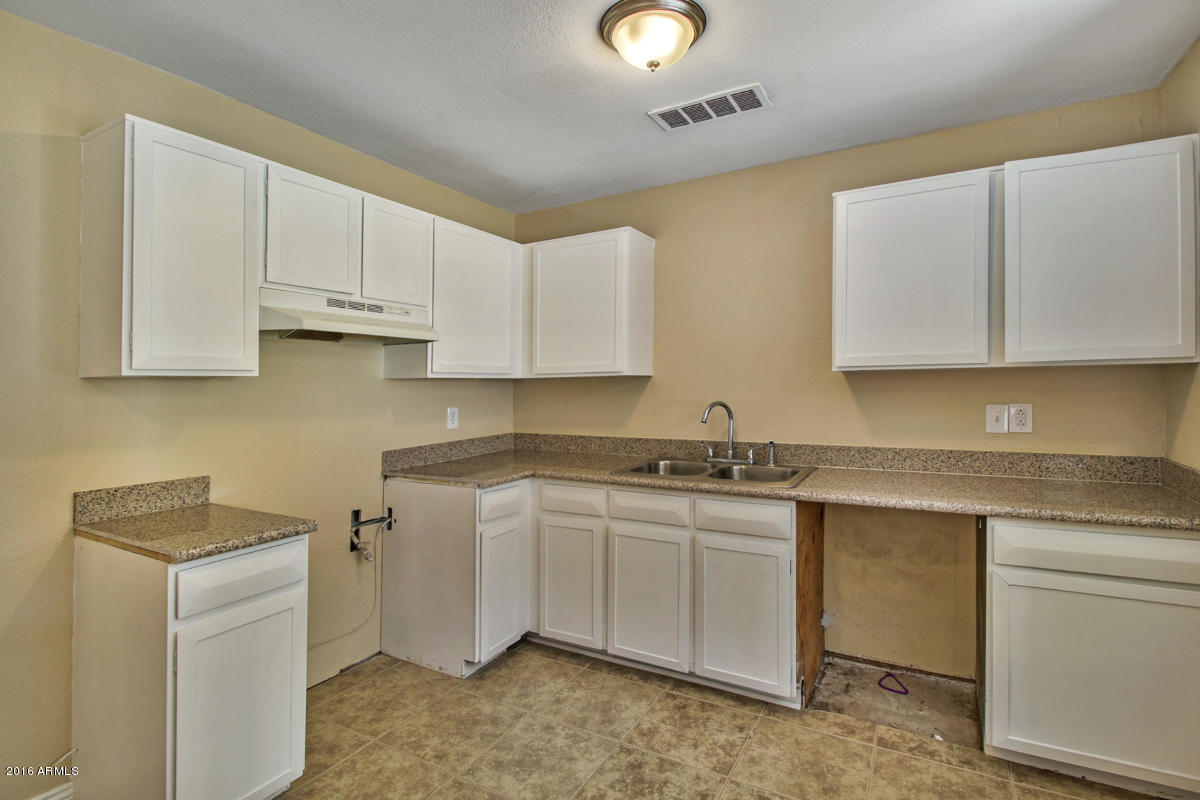 3712 West Wethersfield Road Phoenix, AZ 85029 - Photo 11 of 30 20_Kitchen