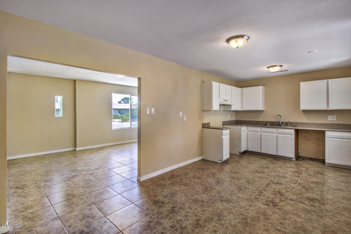 3712 West Wethersfield Road Phoenix, AZ 85029 - Photo 9 of 30 18_Kitchen