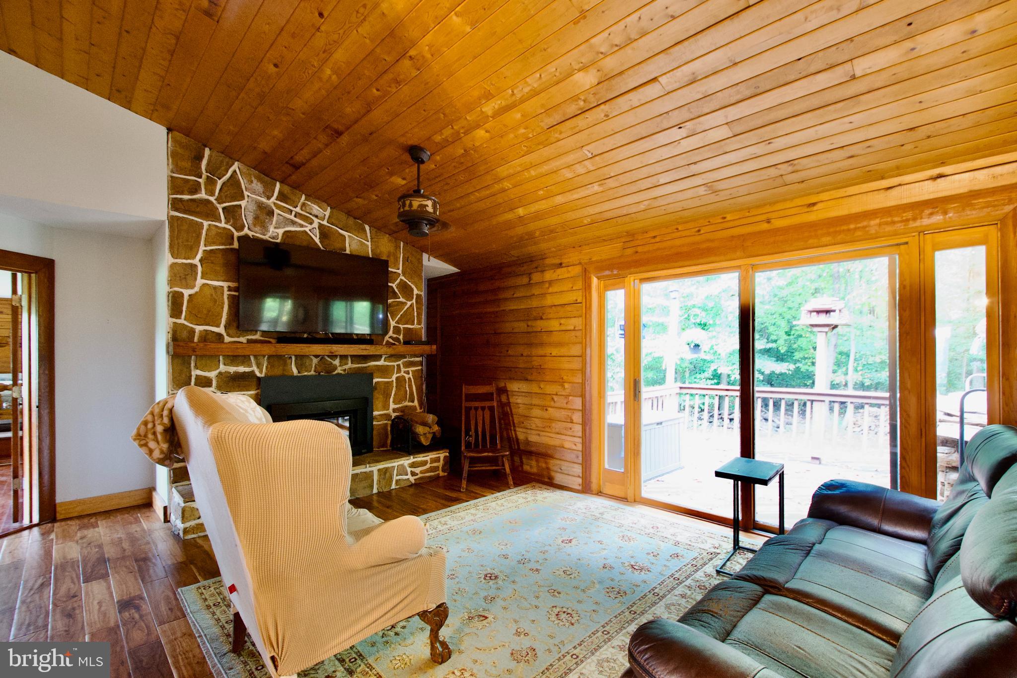15301 Poplar Hill Road Accokeek, MD 20607 - Photo 11 of 88 Family room