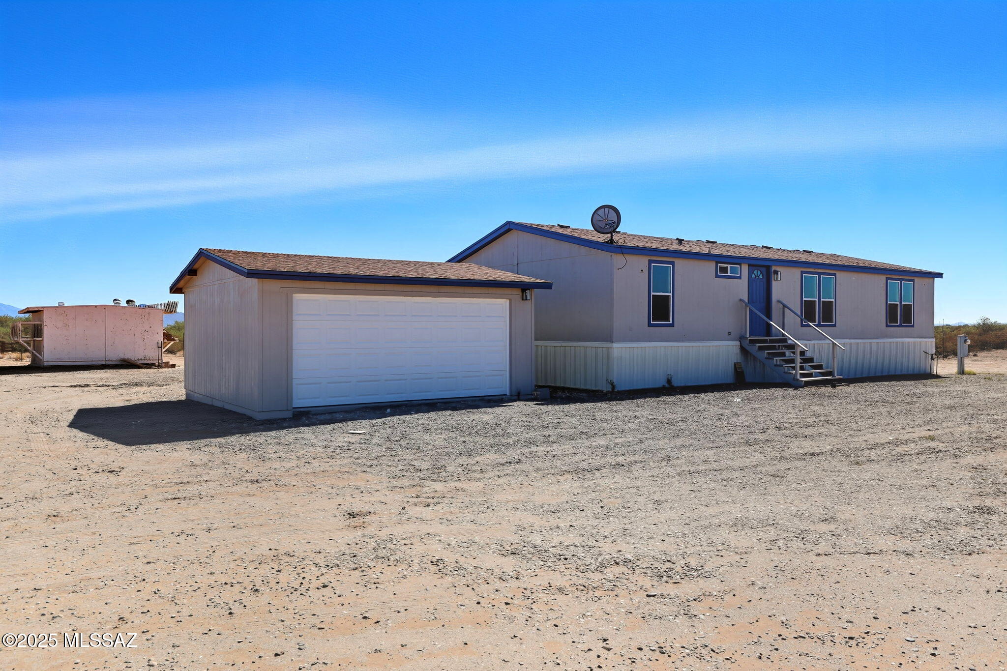 8790 North Trico Road Marana, AZ 85653 - Photo 25 of 35 a big room with a bed