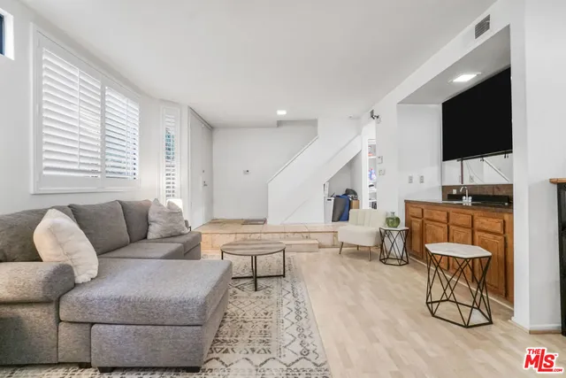 $5,200 | 1325 26th Street, Unit E, Santa Monica, CA 90404