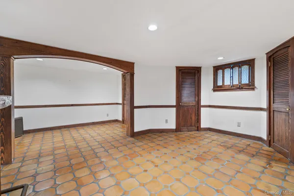 a view of a hallway with a entryway