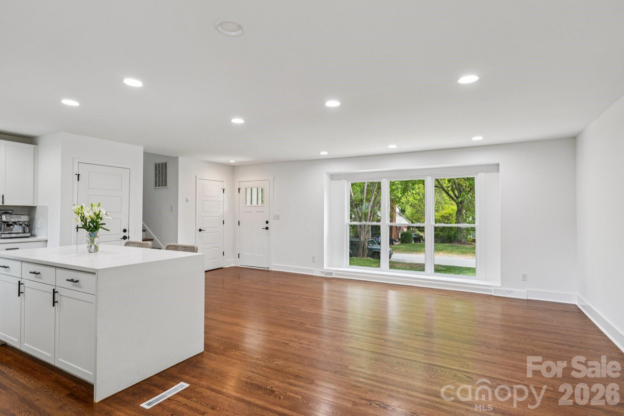 5300 Cheval Place Charlotte, NC 28205 - Photo 5 of 38