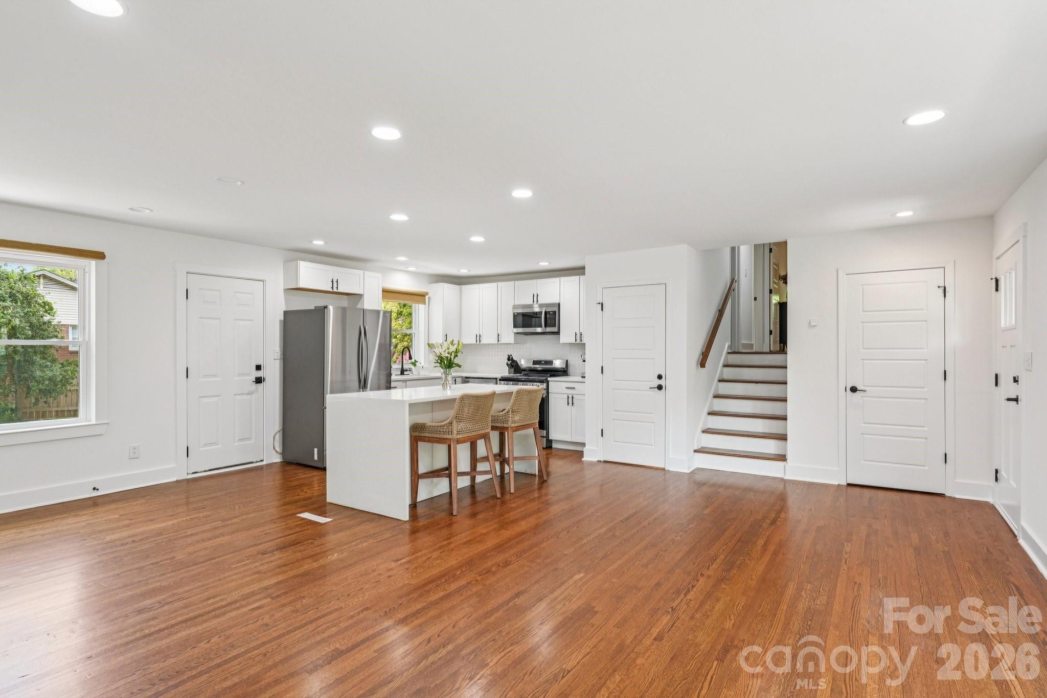5300 Cheval Place Charlotte, NC 28205 - Photo 6 of 38