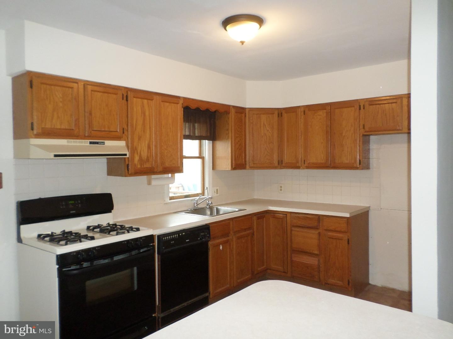 128 Westdale Road Upper Darby, PA 19082 - Photo 2 of 14 Kitchen