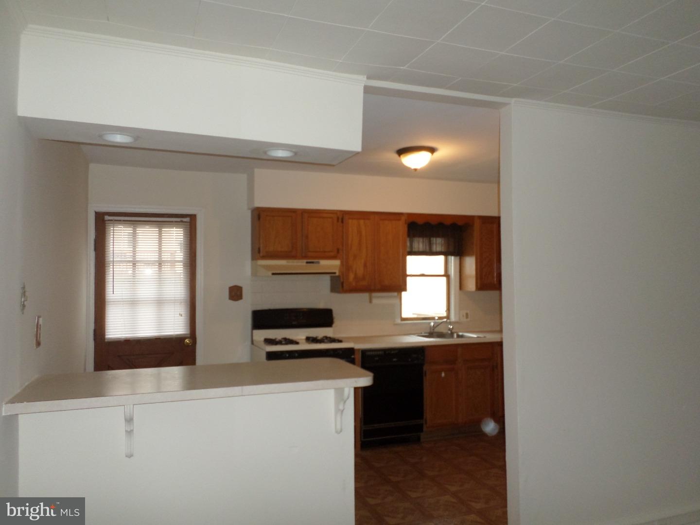 128 Westdale Road Upper Darby, PA 19082 - Photo 4 of 14 Kitchen