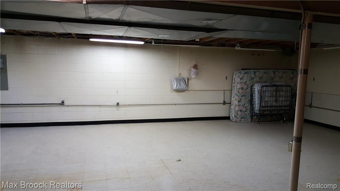 7226 Suncrest Road West Bloomfield, MI 48322 - Photo 33 of 44 Wide open and expansive basement, perfect for finishing off another family room, office or man cave