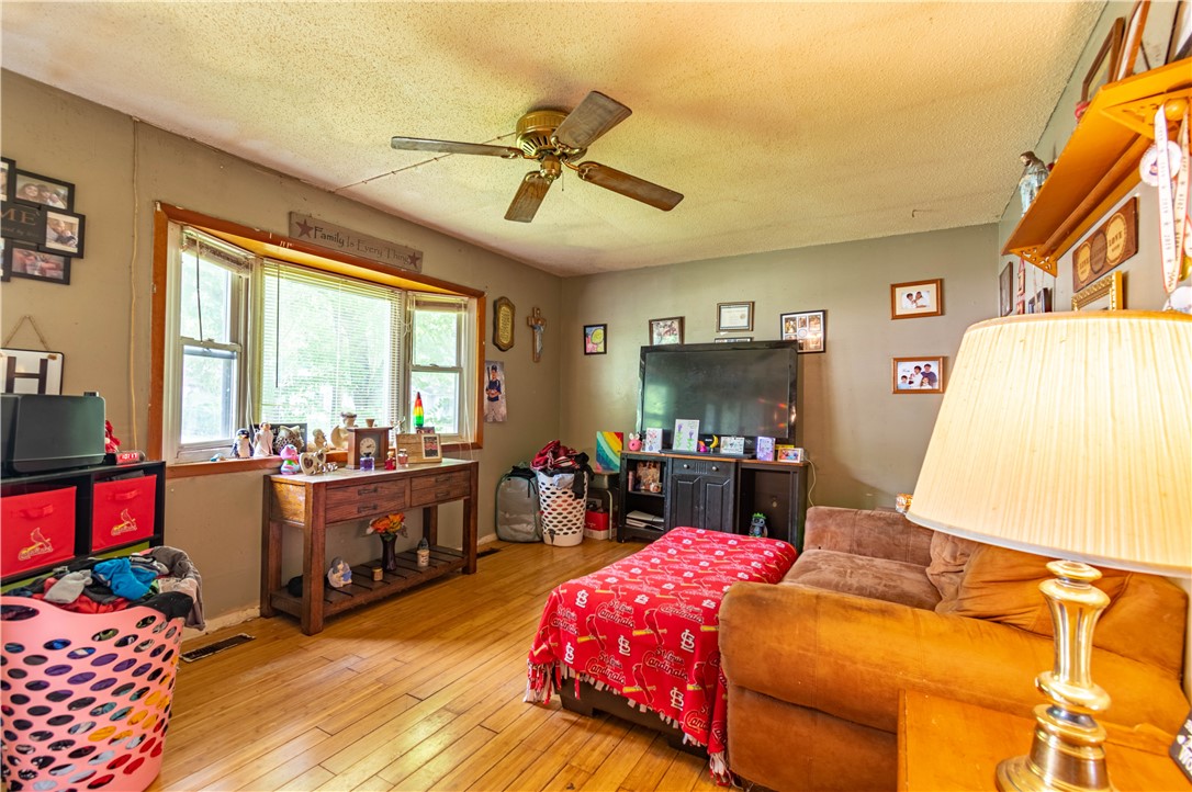 1947 Sir Richard Court Decatur, IL 62526 - Photo 2 of 9