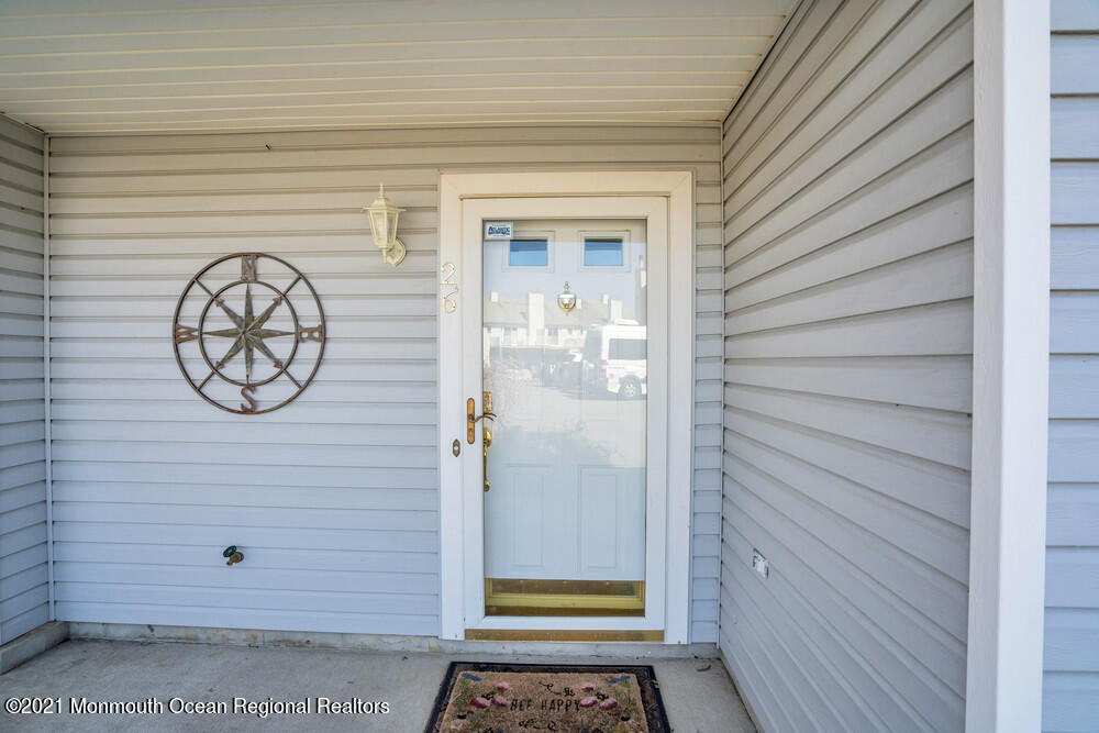 26 Bayview Court Long Branch, NJ 07740 - Photo 3 of 32 008_dsc09160
