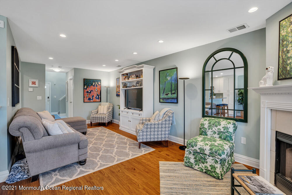 26 Bayview Court Long Branch, NJ 07740 - Photo 8 of 32 017_dsc09223