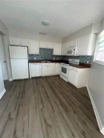 $1,700 | 7006 Midnight Pass Road, Sarasota, FL 34242