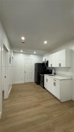 $2,150 | 211 Southwest 10th Avenue, Unit 5, Miami, FL 33130