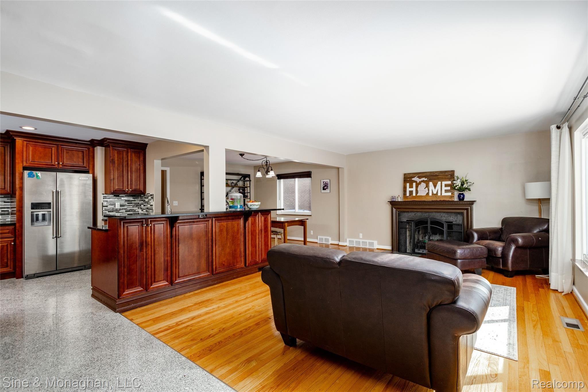 732 Trombley Road Grosse Pointe, MI 48230 - Photo 5 of 48 732 Trombley L028.jpg