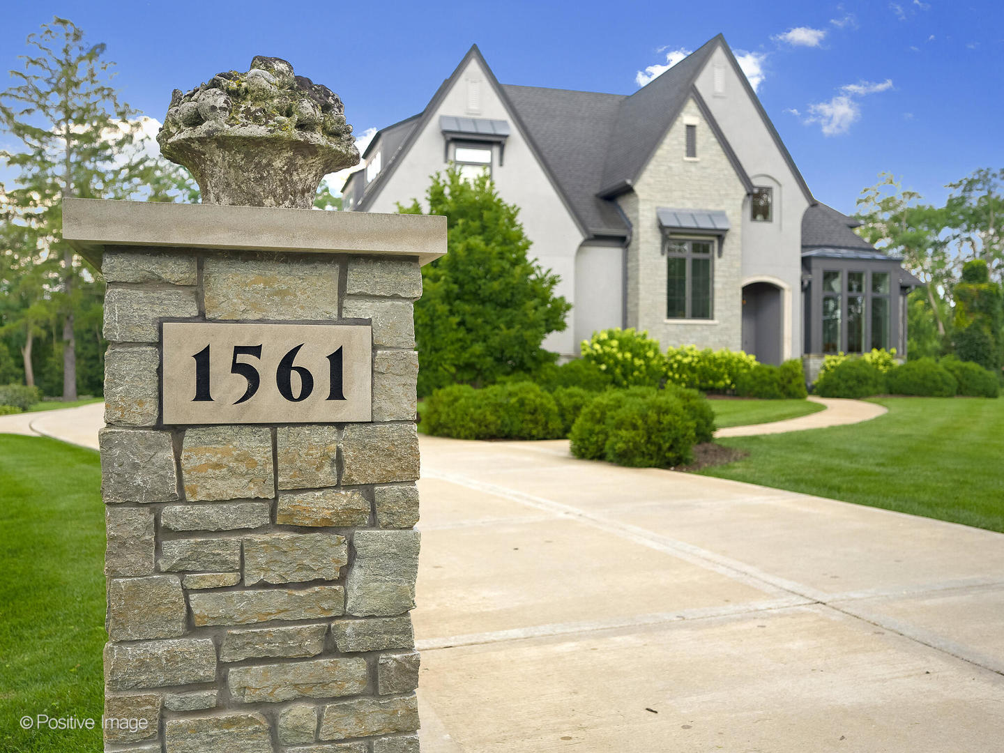 1561 Hawthorne Lane Wheaton, IL 60189 - Photo 3 of 47