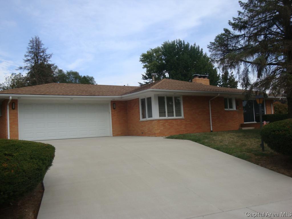 39 Mesa Road Springfield, IL 62702 - Photo 2 of 18