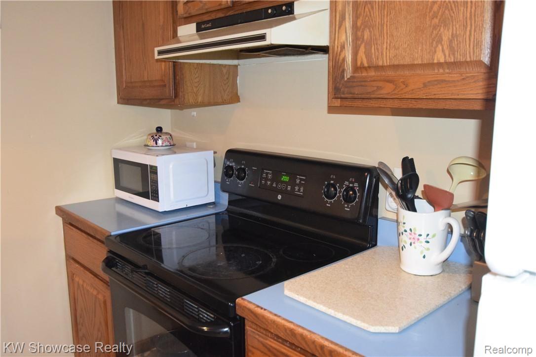 4143 Dutcher Road Howell, MI 48843 - Photo 3 of 20 Appliances included, cabinets in good shape!