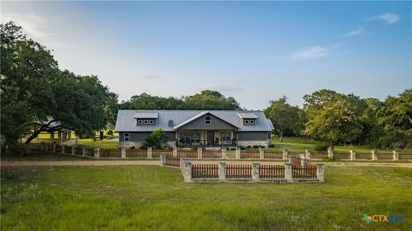 $1,700,000 | 2288 Us Highway, Cuero, TX 77954