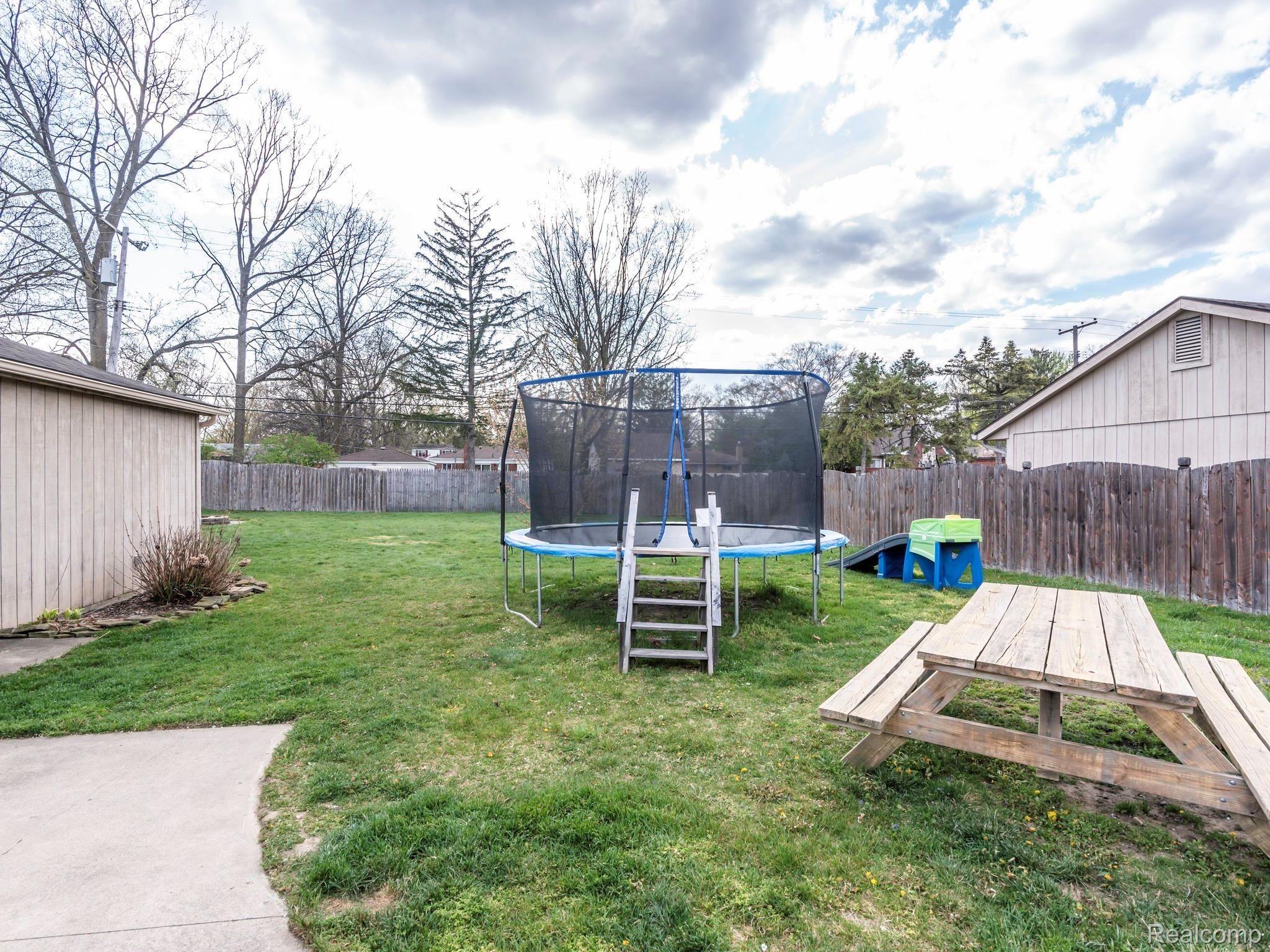 18235 Inkster Road Livonia, MI 48152 - Photo 47 of 49 012_54.jpg