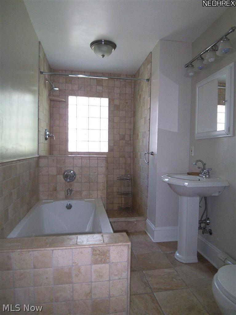 1803 Radnor Road Cleveland, OH 44118 - Photo 15 of 19