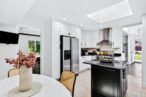 $1,899,000 | 16 Cherrywood Lane, Port Washington, NY 11050