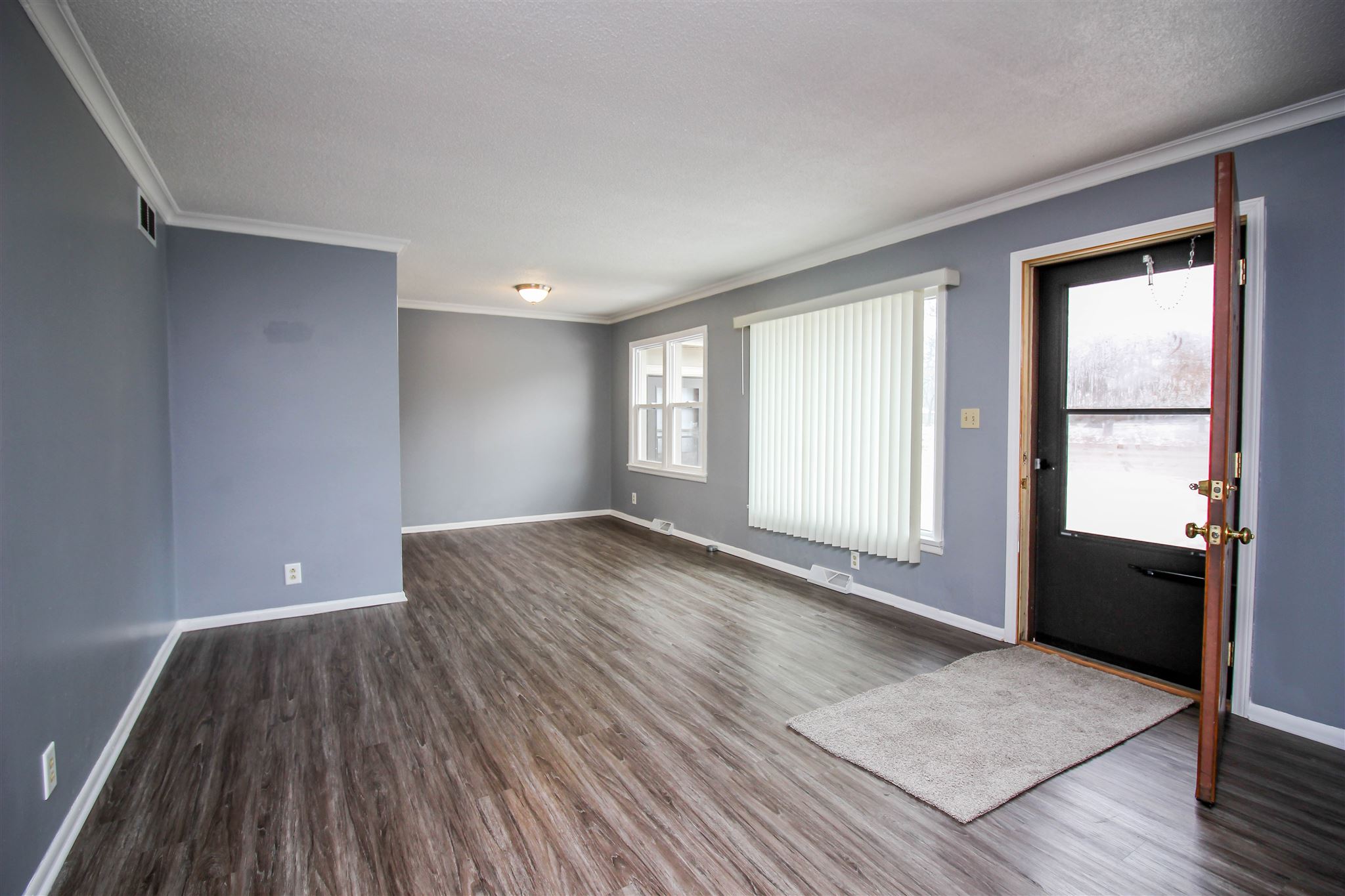 1510 East Tillman Road Fort Wayne, IN 46816 - Photo 3 of 23