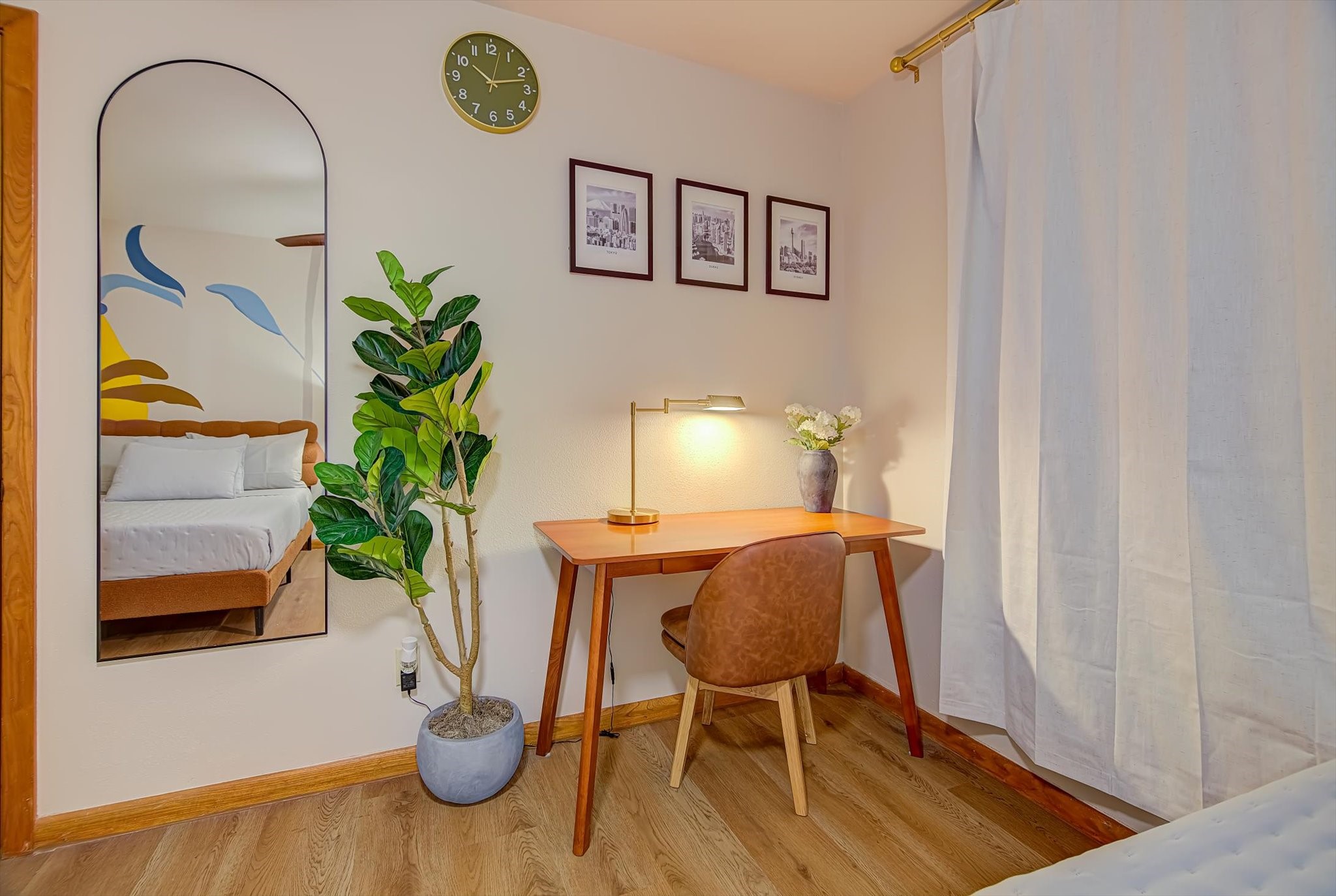 9825 Radio Road Houston, TX 77075 - Photo 25 of 50 a workspace with furniture and painting on the wall