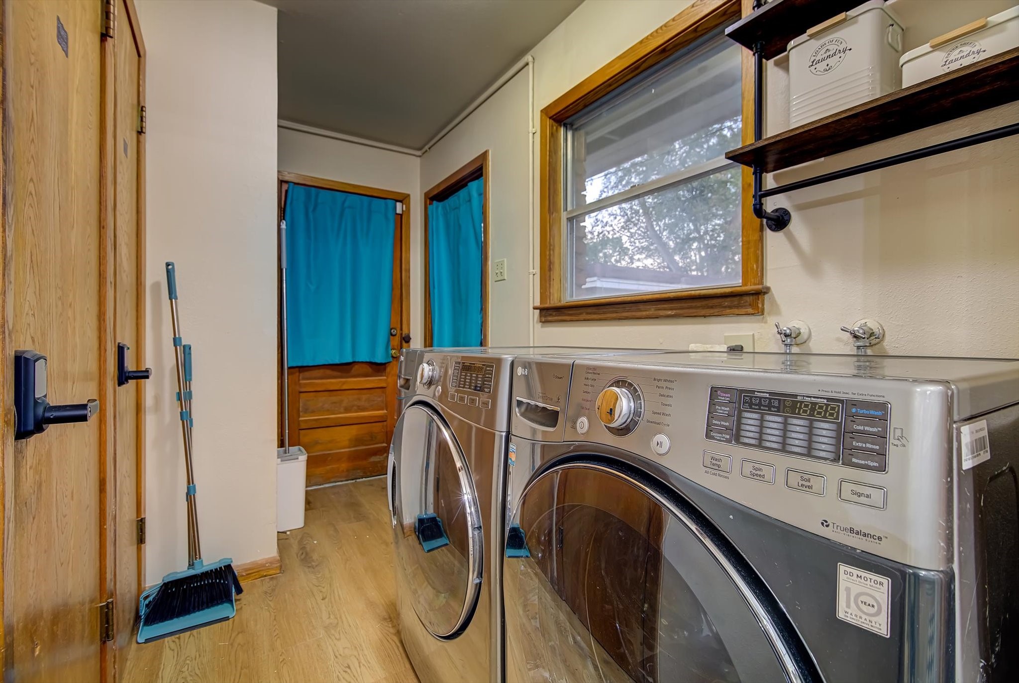 9825 Radio Road Houston, TX 77075 - Photo 29 of 50 a utility room with dryer and washer