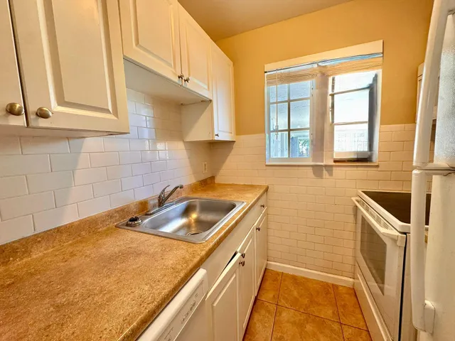 $2,200 | 3370 Northeast 16th Terrace, Unit 3, Pompano Beach, FL 33064