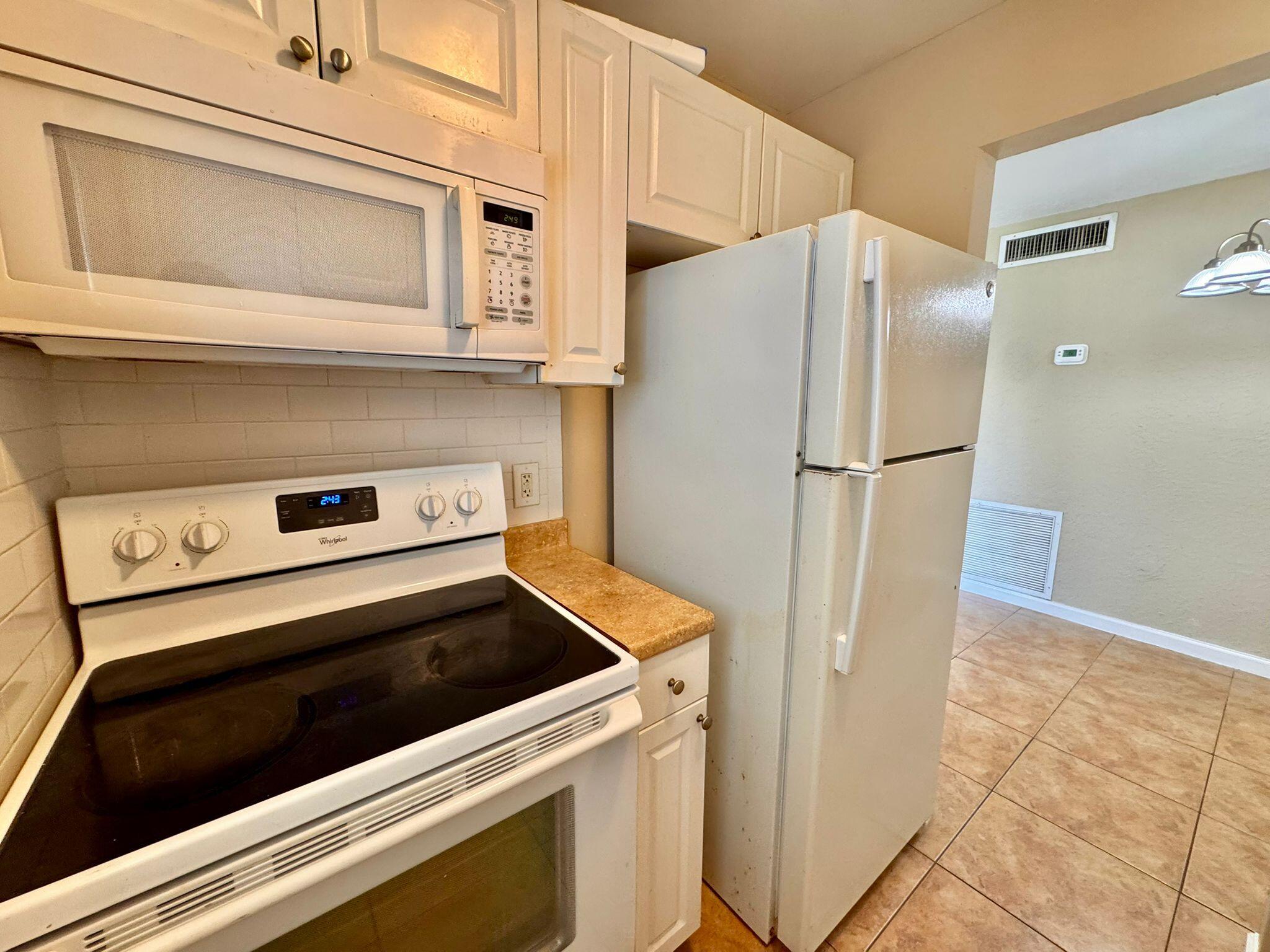 3370 Northeast 16th Terrace, Unit 3 Pompano Beach, FL 33064 - Photo 3 of 13 903